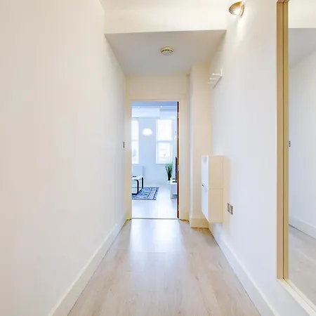 Stylish 1 Bed Apt By Livra Estate Short Lets & Serviced Accommodation Sutton With Free Parking Room photo