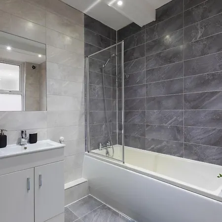 Stylish 1 Bed Apt By Livra Estate Short Lets & Serviced Accommodation Sutton With Free Parking Room photo