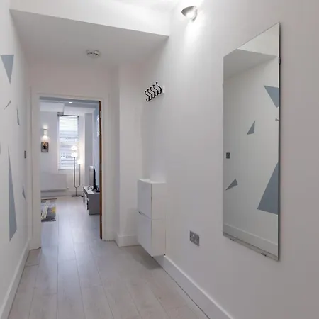 Stylish 1 Bed Apt By Livra Estate Short Lets & Serviced Accommodation Sutton With Free Parking Room photo