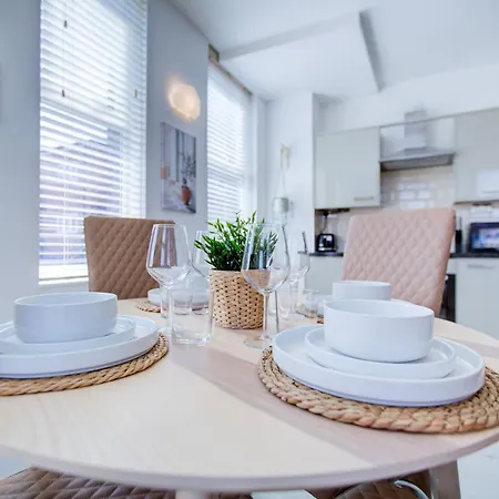 Stylish 1 Bed Apt By Livra Estate Short Lets & Serviced Accommodation Sutton With Free Parking Room photo