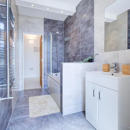 Stylish 1 Bed Apt By Livra Estate Short Lets & Serviced Accommodation Sutton With Free Parking Room photo