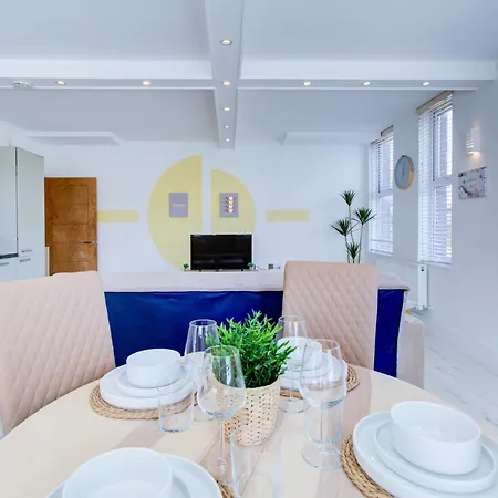Stylish 1 Bed Apt By Livra Estate Short Lets & Serviced Accommodation Sutton With Free Parking Room photo