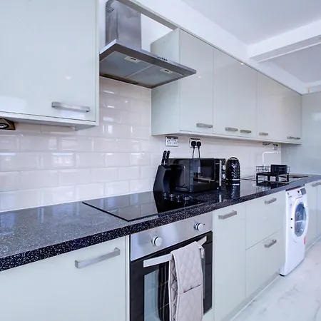 Stylish 1 Bed Apt By Livra Estate Short Lets & Serviced Accommodation Sutton With Free Parking Room photo