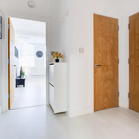 Stylish 1 Bed Apt By Livra Estate Short Lets & Serviced Accommodation Sutton With Free Parking Room photo