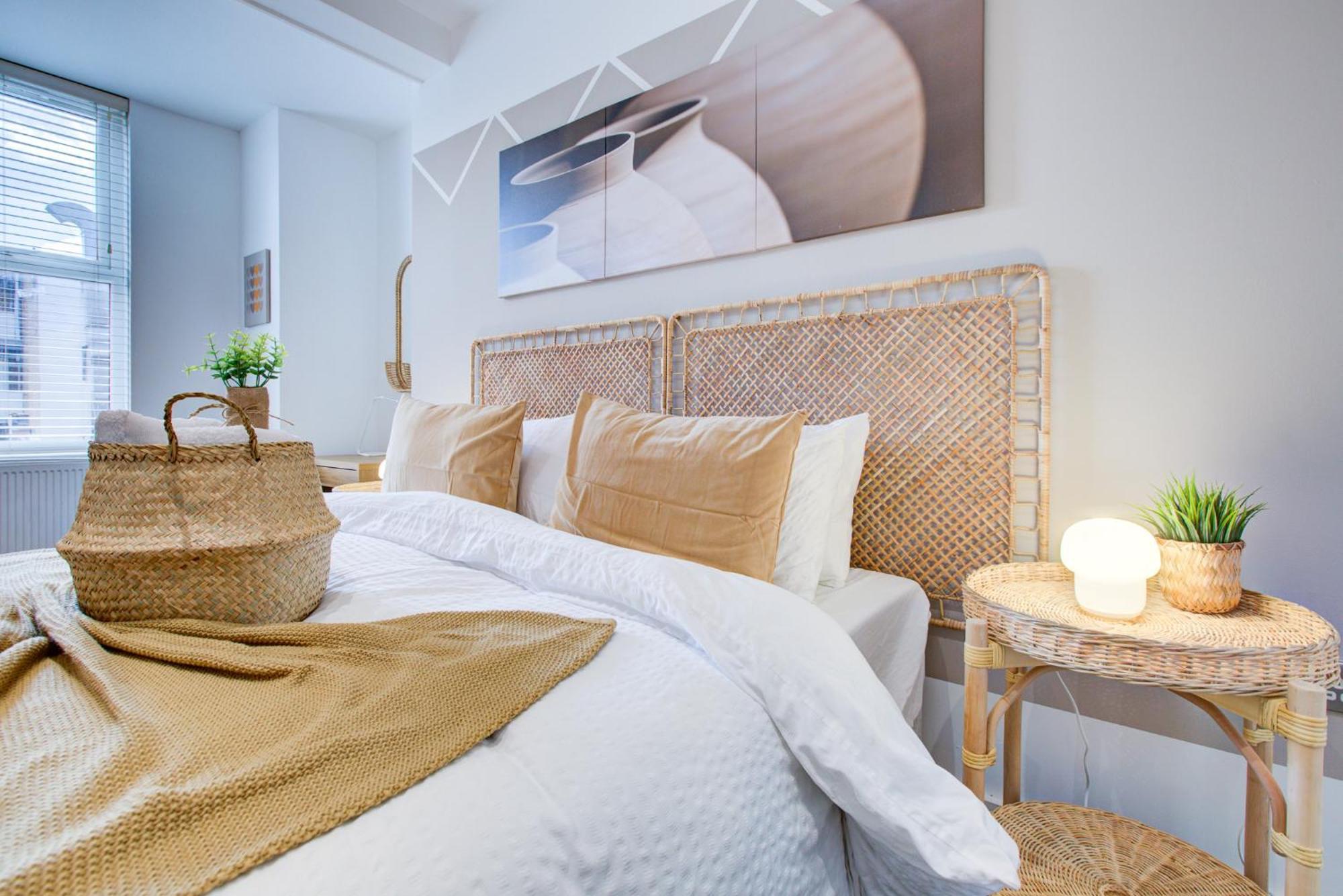 Stylish 1 Bed By Livra Estate Short Lets & Serviced Sutton With Free Parking Apartment *