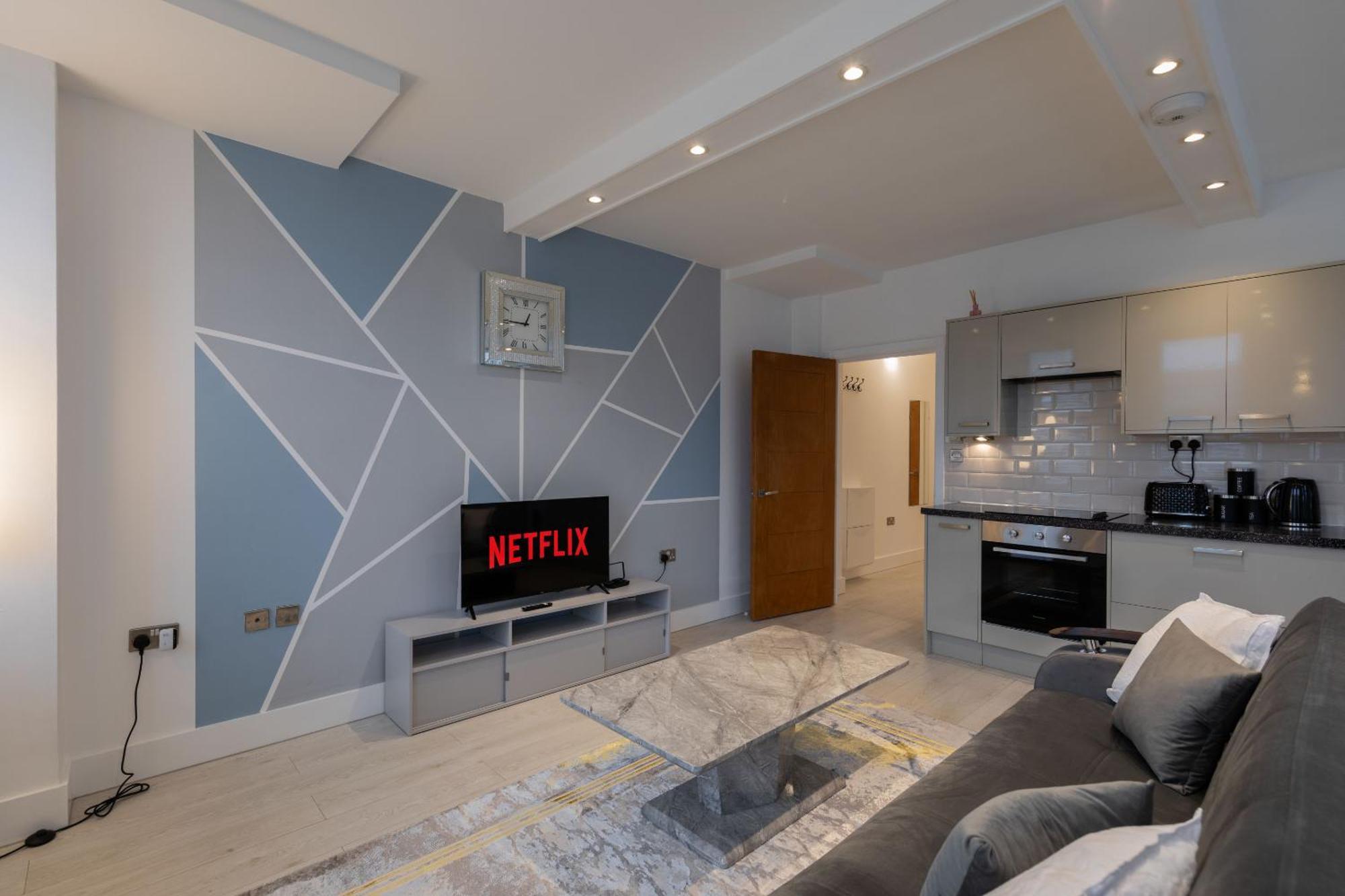 Stylish 1 Bed By Livra Estate Short Lets & Serviced Sutton With Free Parking *